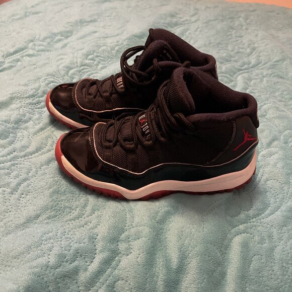 Size 13C (PS) Jordan 11 Retro 2019 Bred Pre Owned Black & White Children’s Shoes - Picture 3 of 14